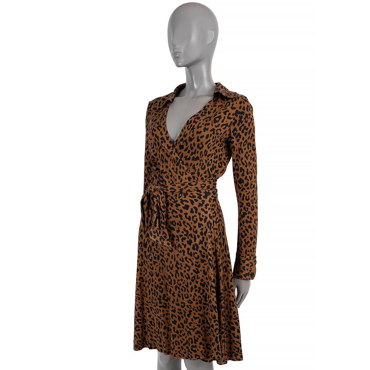 100% authentic Diane von Furstenberg Jeanne leopard wrap dress in black and brown silk (100%). Features long sleeves. Unlined. Has been worn and is in excellent condition.

Measurements
Tag Size	6
Size	S
Shoulder Width	37cm (14.4in)
Bust From	96cm