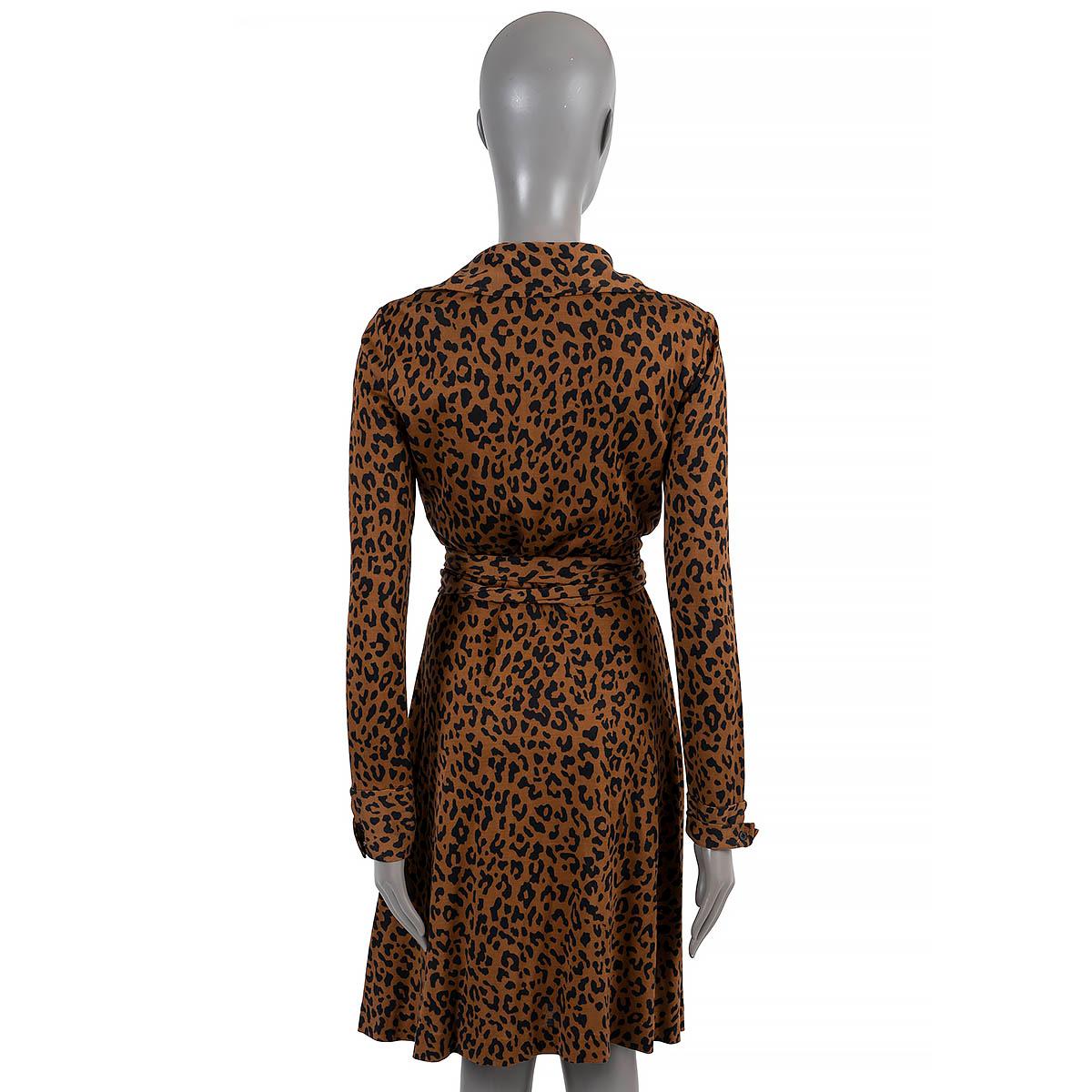 DIANE VON FURSTENBERG DVF brown silk JEANNE LEOPARD WRAP Dress 6 S In Excellent Condition For Sale In Zürich, CH
