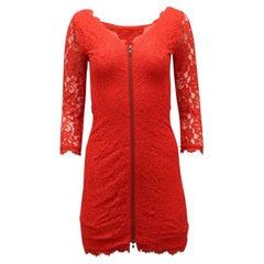Mini-Kleid von Diane von Fürstenberg mit Reißverschluss vorne aus rotem Polyester und Spitze