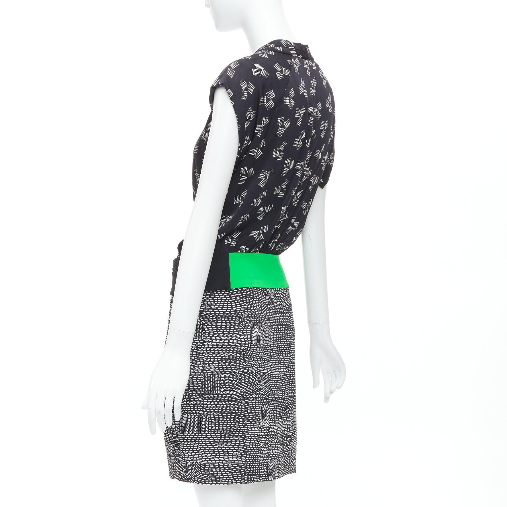 DIANE VON FURSTENBERG robe portefeuille en soie mélangée verte et noire à imprimés multiples US2 S en vente 1