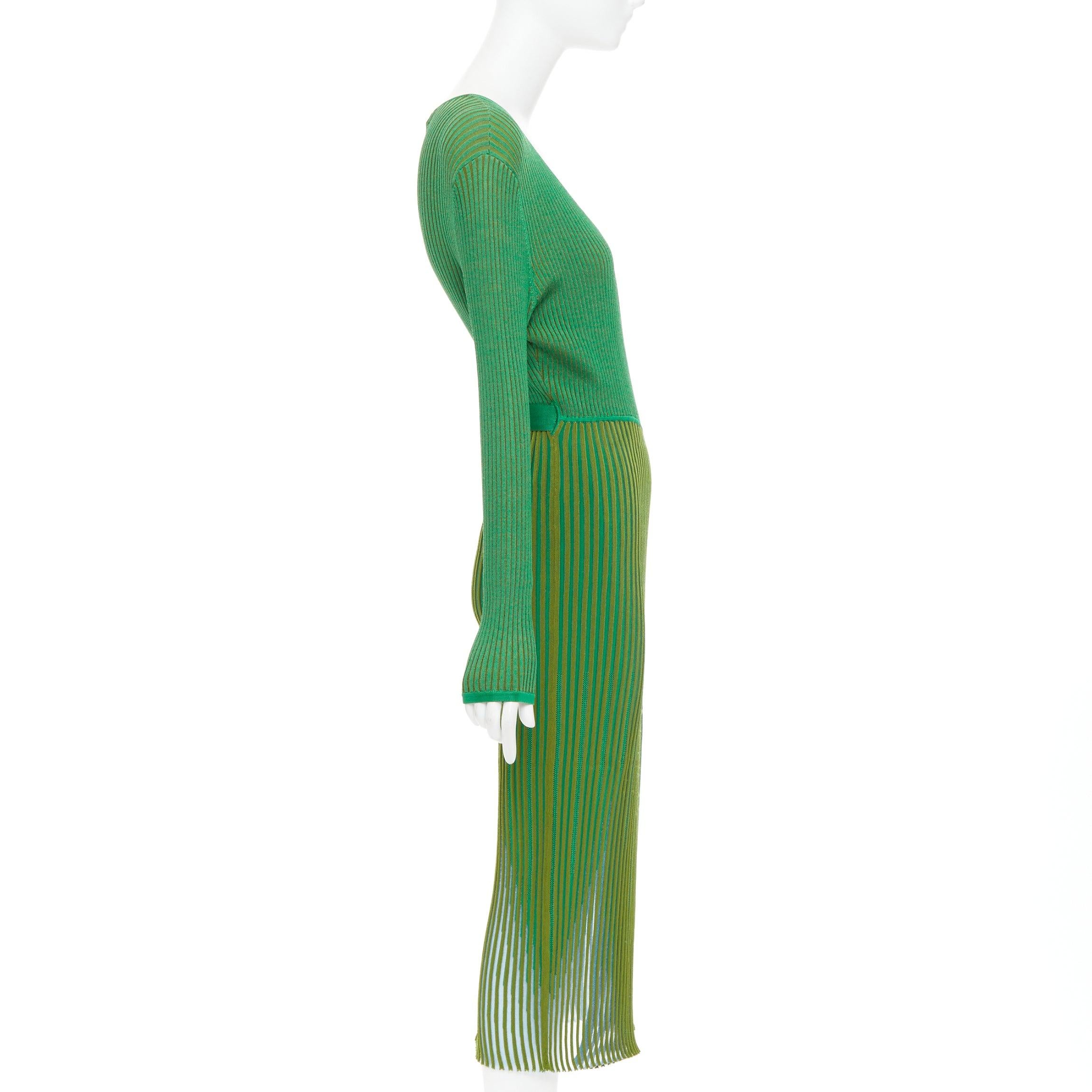 Diane von Furstenberg Green, abito a costine a V profondo e lungo, S.I.I.S. In condizioni buone in vendita a Hong Kong, NT