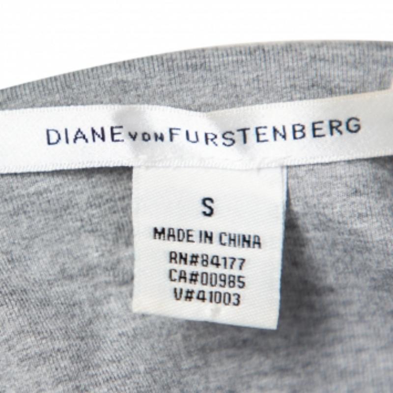 Diane von Furstenberg - Robe pull-shirt Financier en maille grise S État moyen - En vente à Dubai, Al Qouz 2