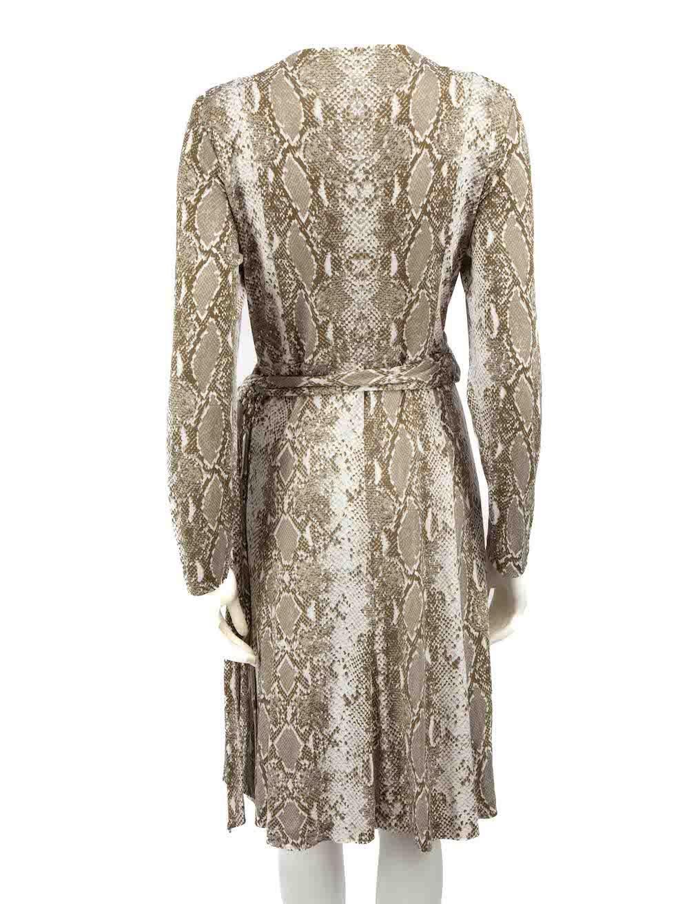 Diane Von Furstenberg Grey Silk Snakeskin Wrap Dress Size L In Good Condition For Sale In London, GB