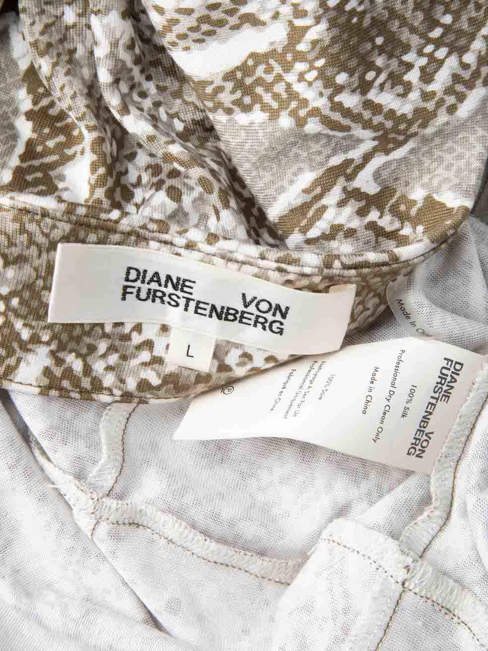 Women's Diane Von Furstenberg Grey Silk Snakeskin Wrap Dress Size L For Sale