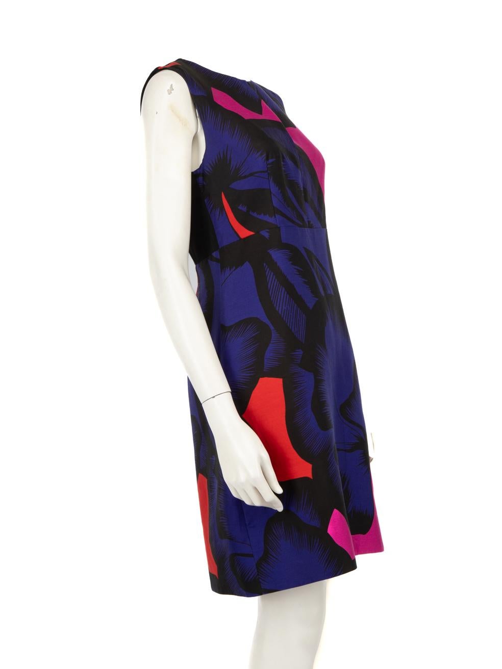 El ESTADO es Muy bueno. Apenas cualquier desgaste visible al vestido es evidente en este artículo usado de la reventa del diseñador de Diane Von Furstenberg.
 
 
 
 Detalles
 
 
 Multicolor - tono morado
 
 Algodón
 
 Vestido
 
 Estampado floral
 

