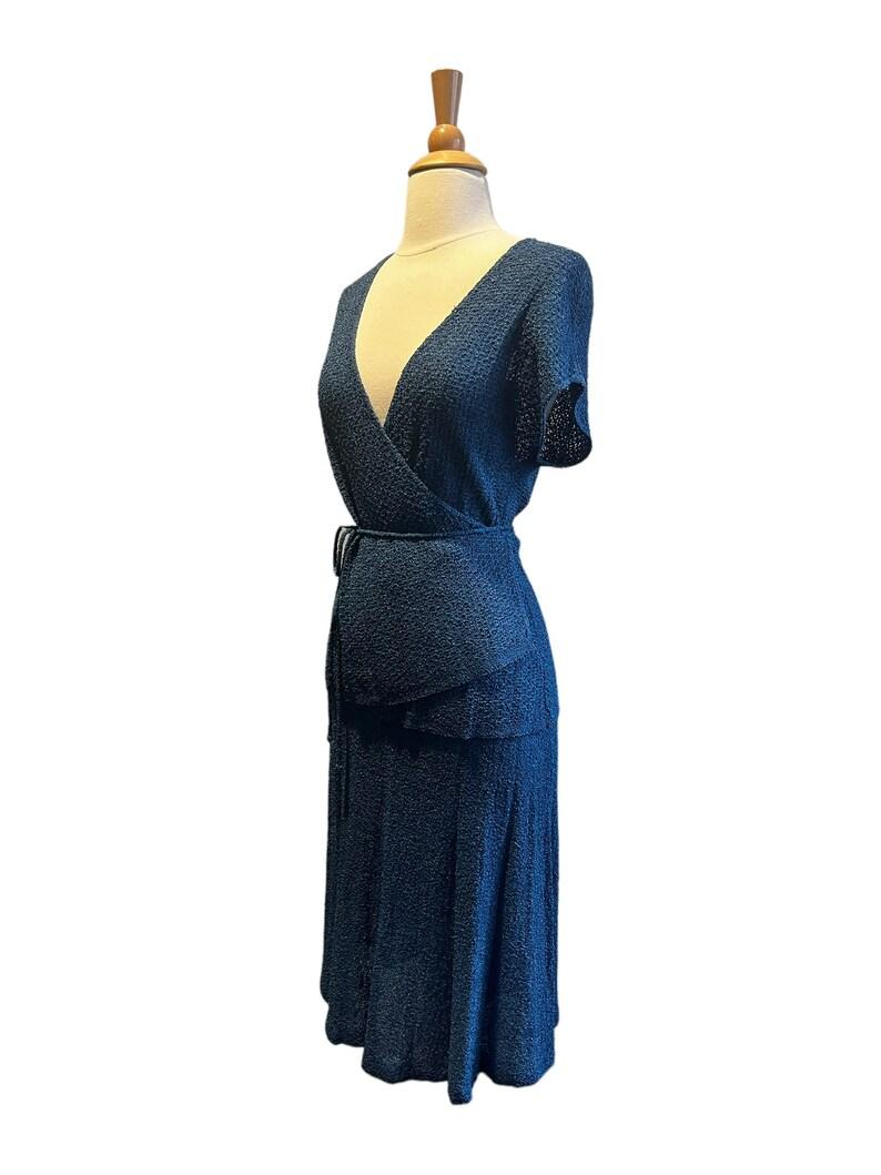 Diane Von Furstenberg knit blouse & skirt set, Circa 1970s In Excellent Condition For Sale In Brooklyn, NY