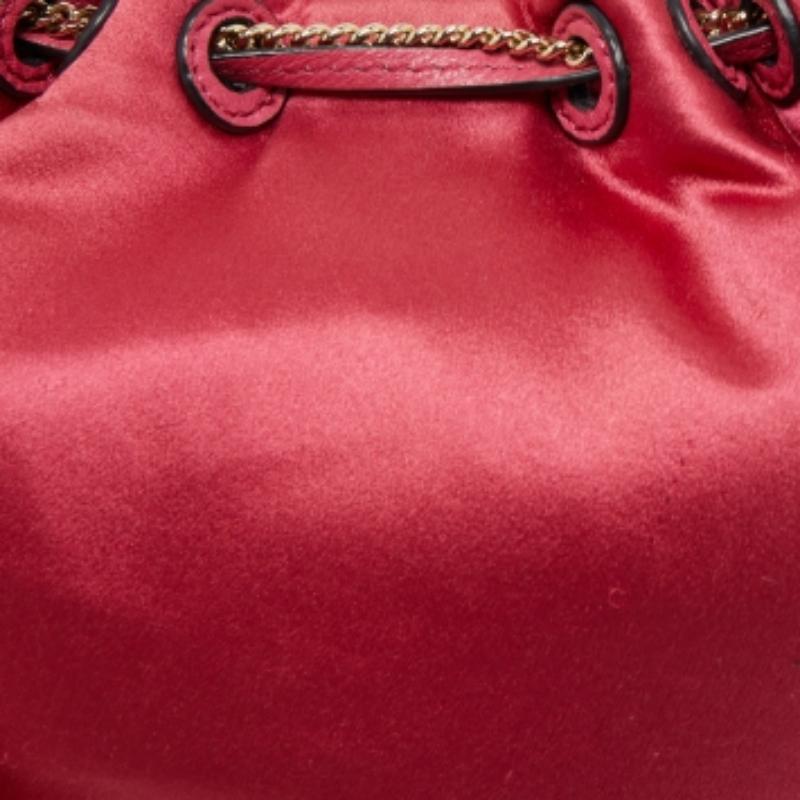 Diane von Furstenberg Mini bolso de mano con cordón Love Power de satén magenta 4