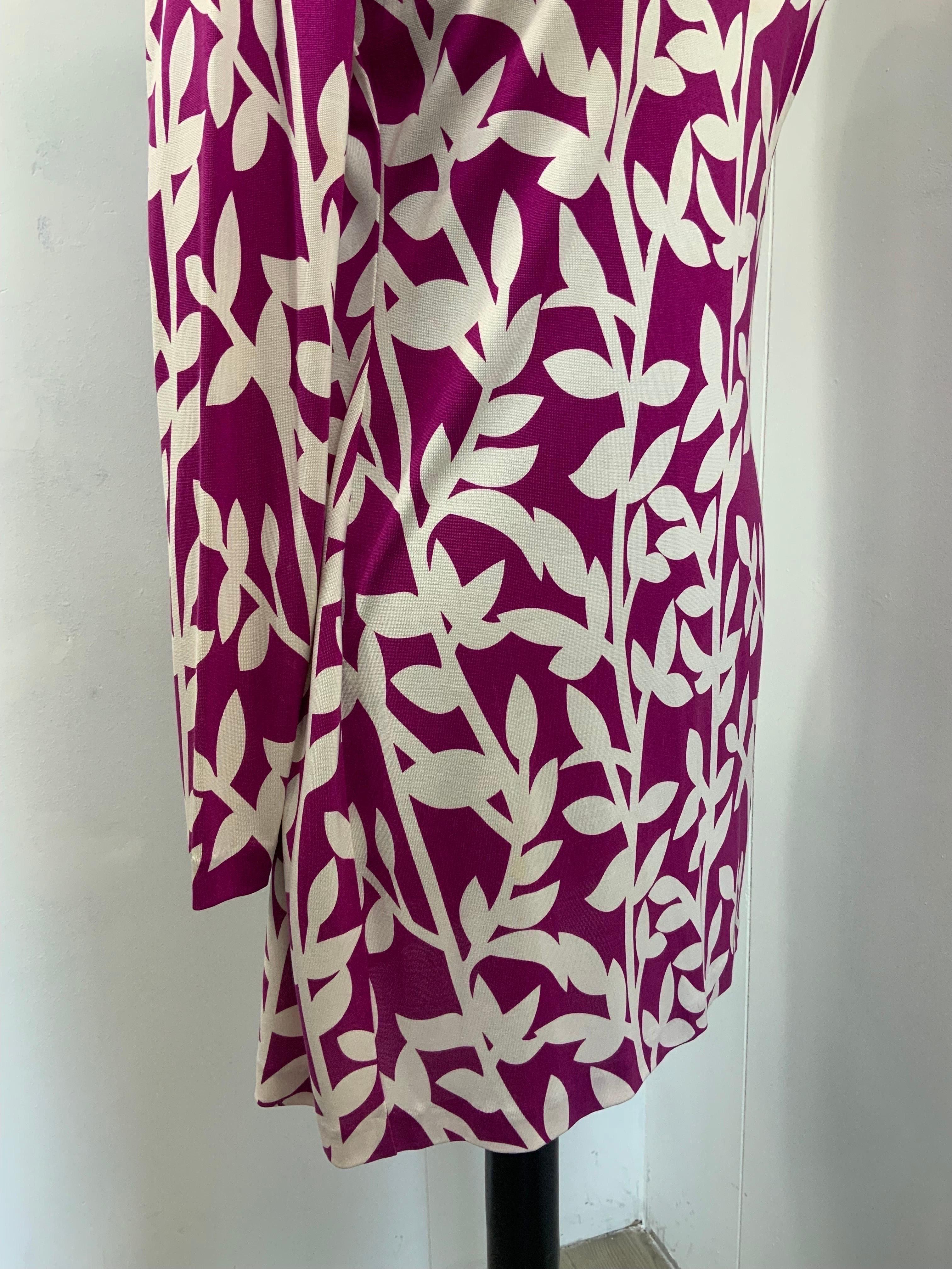 Women's or Men's Diane Von Furstenberg mid lenght dress For Sale