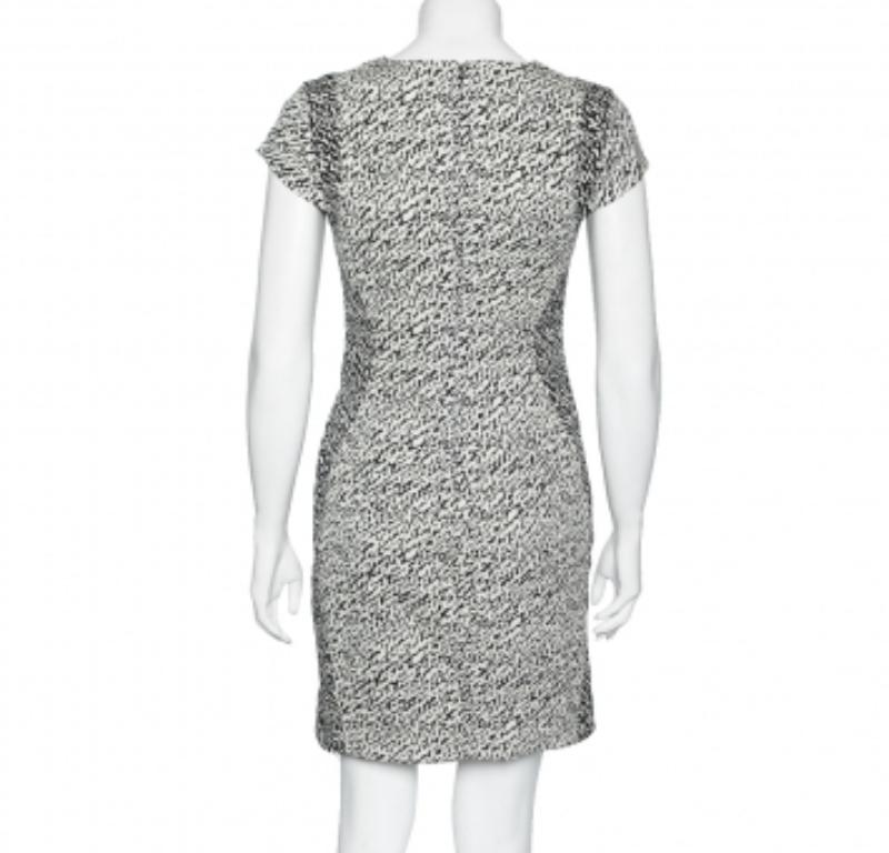 Diane von Furstenberg - Robe en coton monochrome à jacquard ondulé et serpent M. Bon état - En vente à Dubai, Al Qouz 2