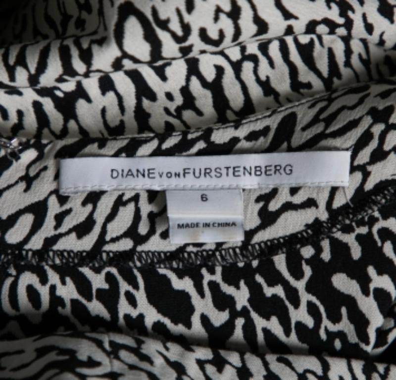 Diane von Furstenberg - Robe en coton monochrome à jacquard ondulé et serpent M. en vente 4