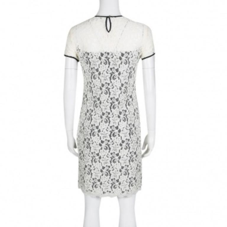 Diane von Furstenberg - Robe Barbie en dentelle florale monochrome S Excellent état - En vente à Dubai, Al Qouz 2