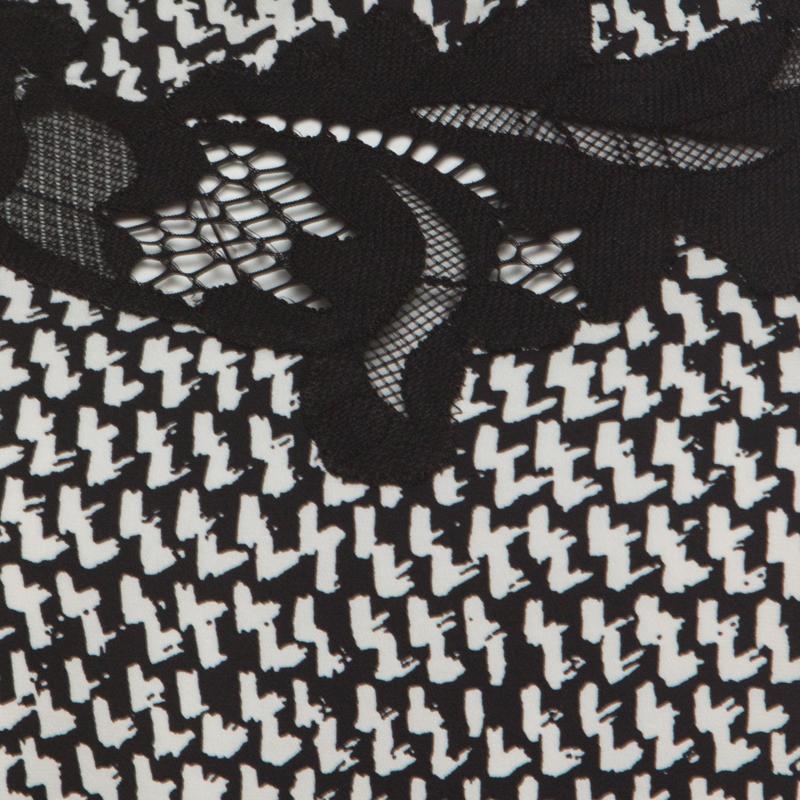 Diane von Furstenberg Monochrome Geometric Print Silk Floral Lace Dress XS In Excellent Condition In Dubai, Al Qouz 2