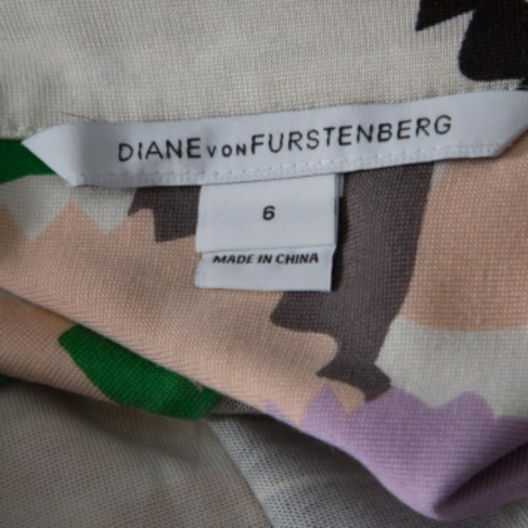 Diane von Furstenberg Multicolor Bedruckte Seidenjersey Nicole Tunika M im Zustand „Gut“ im Angebot in Dubai, Al Qouz 2