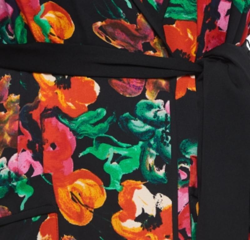 Diane von Furstenberg Chaqueta con cinturón de georgette estampada multicolor S en Bueno estado para la venta en Dubai, Al Qouz 2