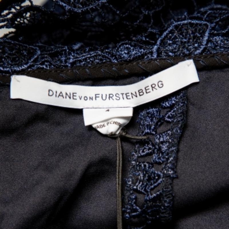 Diane Von Furstenberg Navy Blue Kinchu SG Lace Dress S In Excellent Condition For Sale In Dubai, Al Qouz 2