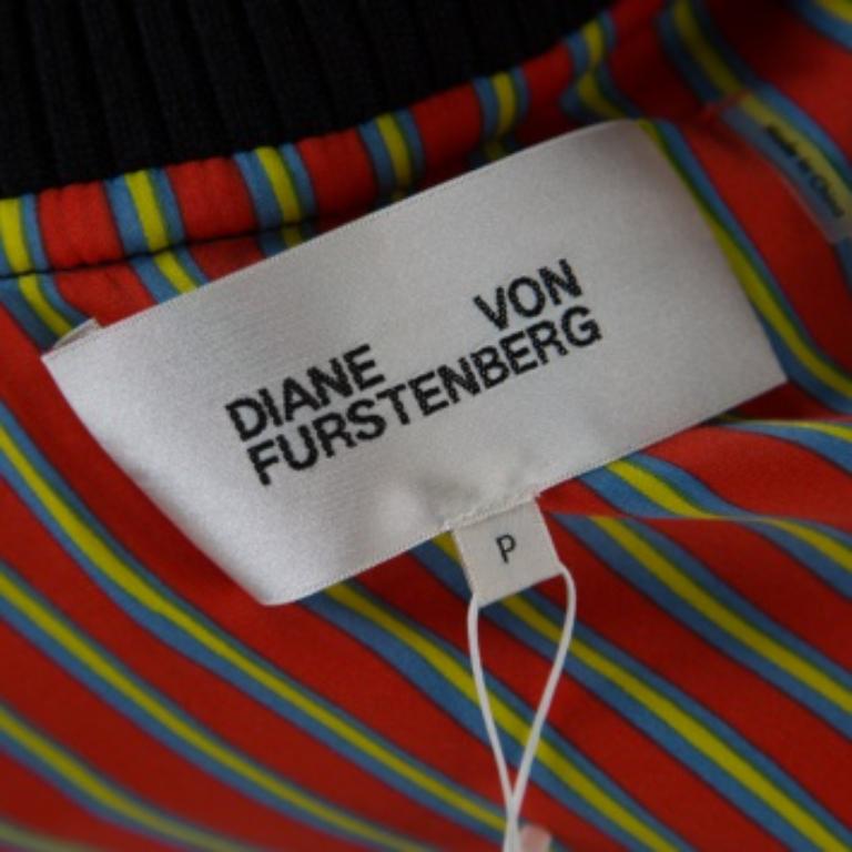 Diane von Furstenberg Marineblaue Satin Alexander Bomberjacke XS Damen im Angebot