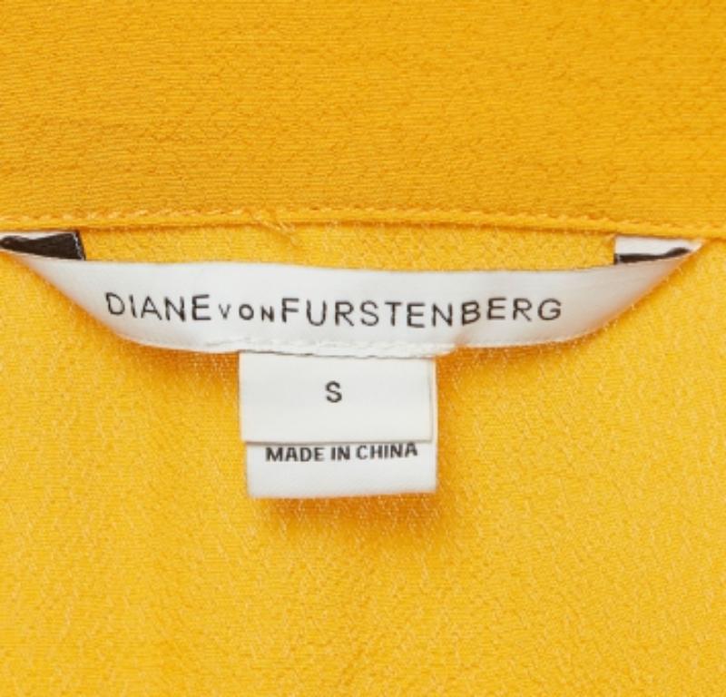Diane von Furstenberg Orange Crepe Karin Bluse mit gerafften Ärmeln S im Zustand „Gut“ im Angebot in Dubai, Al Qouz 2
