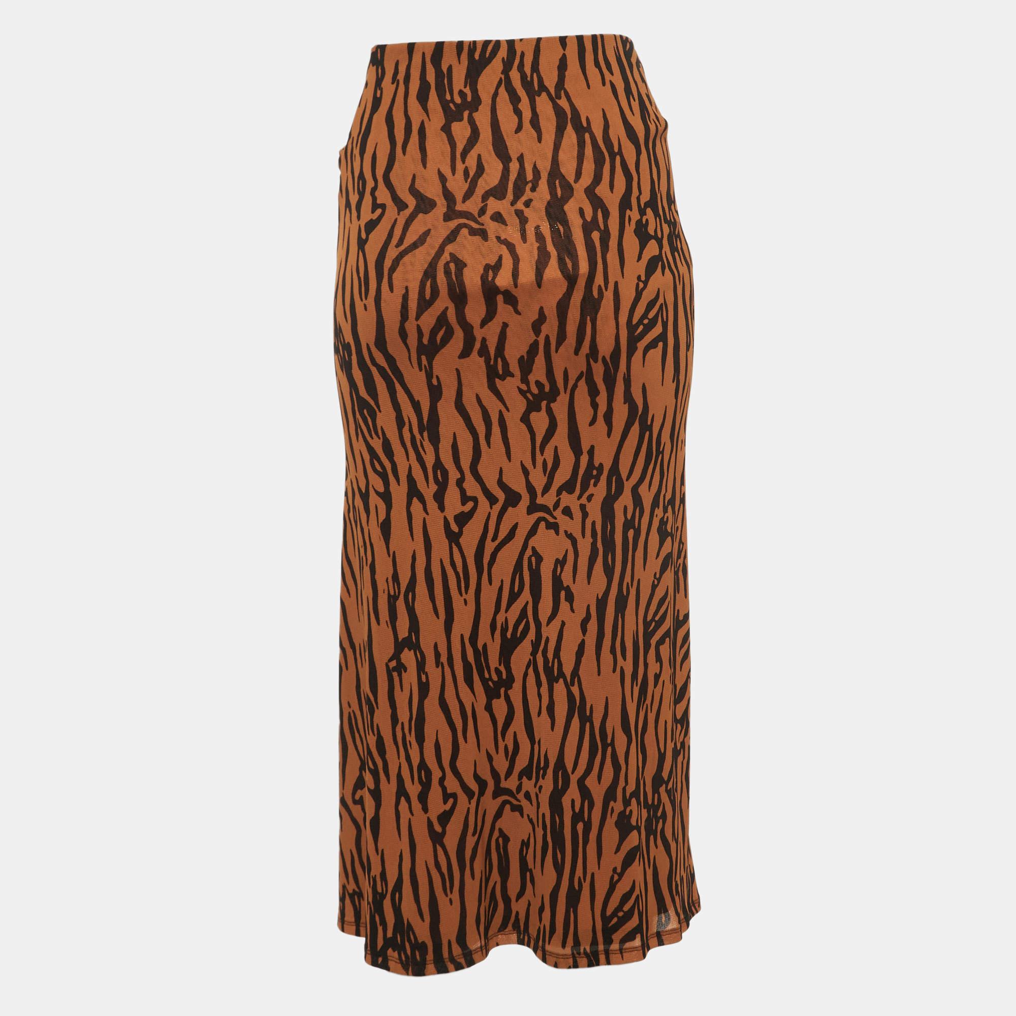 This elegant DVF skirt is worth adding to your closet! Crafted from fine materials, it is exquisitely designed into a flattering shape.

Includes: Brand Tag
