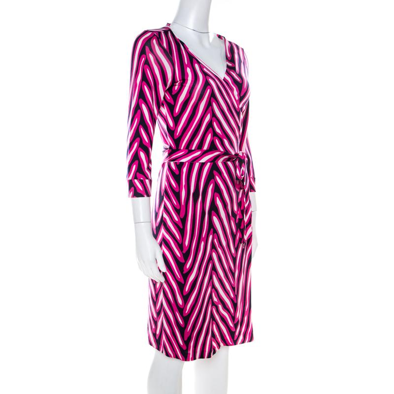 Diane von Furstenberg Pink and Blue Striped Silk New Julian Wrap Dress M In Good Condition In Dubai, Al Qouz 2