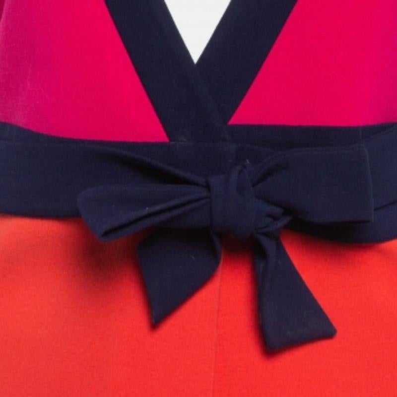 Diane von Furstenberg Rosa/Orange Krepp-Wickelminikleid S im Zustand „Gut“ im Angebot in Dubai, Al Qouz 2