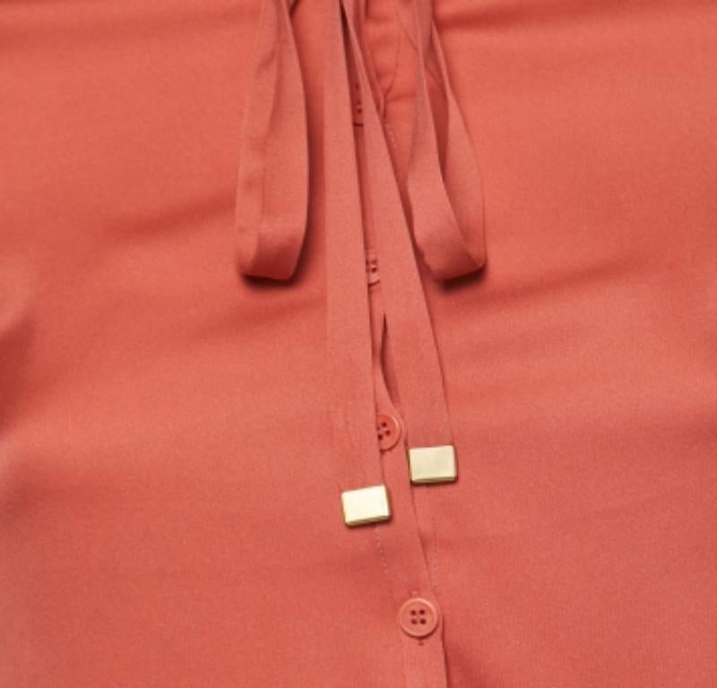 Diane von Furstenberg - Chemisier en soie rose à boutons sur le devant S Bon état - En vente à Dubai, Al Qouz 2