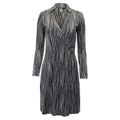Diane Von Furstenberg: Wickelkleid mit V-Ausschnitt und Print aus schwarzer Seide