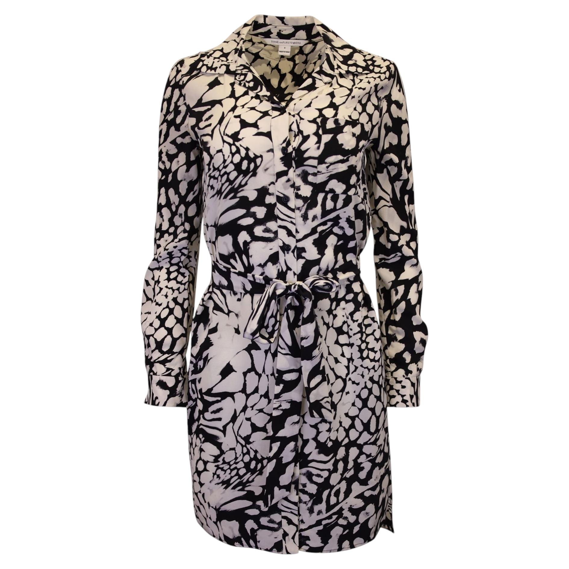 Abito a camicia stampato "Prita" di Diane Von Furstenberg in seta bianca in vendita