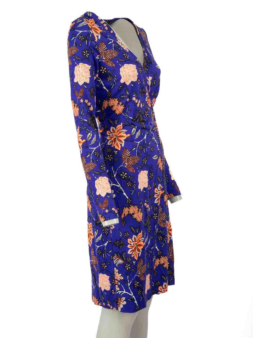 CONDITION is Very good. Minimal wear to dress is evident. Minimal wear to fabric composition with very small plucks to the weave at centre front neckline on this used Diane Von Furstenberg designer resale item.
 
Details
Purple
Silk
Wrap dress
Knee