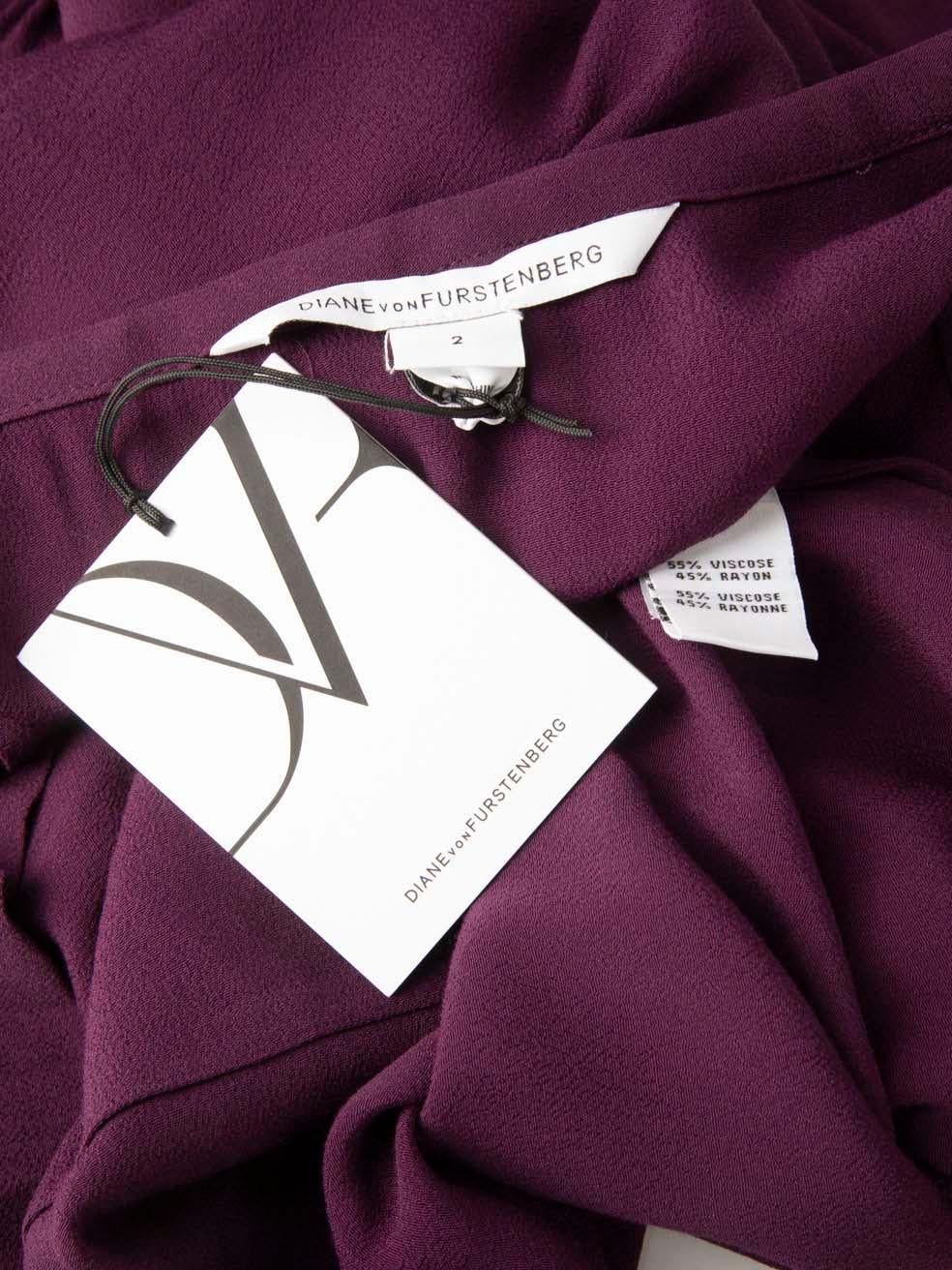 Diane Von Furstenberg Lila Front Cut Out Kleid Größe XS im Zustand „Neu“ im Angebot in London, GB