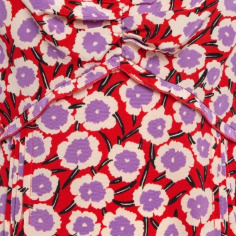 Diane von Furstenberg Red Floral Print Silk Ruffled De Chine Top M. Bon état - En vente à Dubai, Al Qouz 2