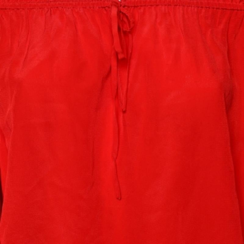 Diane von Furstenberg - Top con volant in seta rossa fuori dalla spalla S in vendita 1