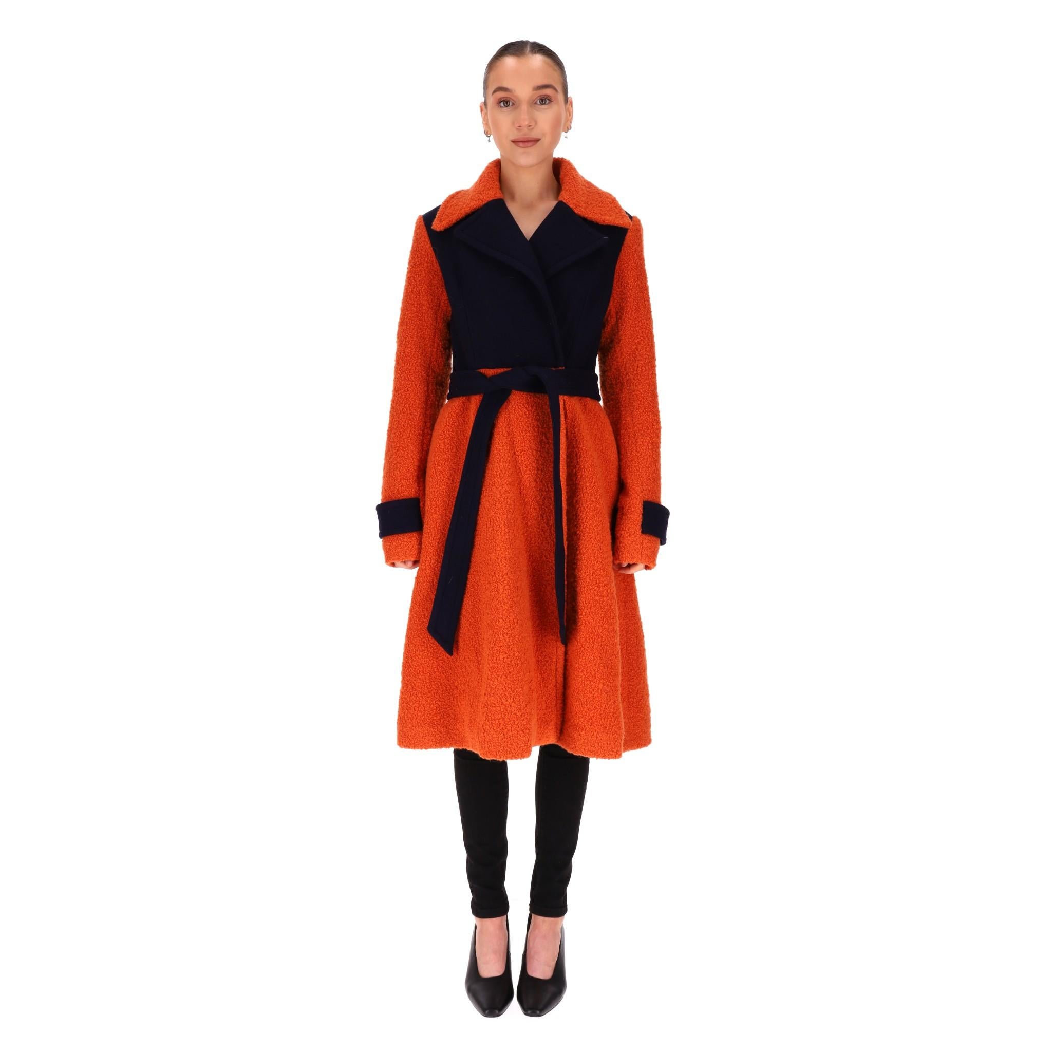 Diane Von Furstenberg Shearling Coat

Burnt orange faux shearling with black, contrasting panelling.

Designed with wide lapels, belted waist and A-line silhouette. Rrp Approx. £900

Size – M (Label missing but corresponds)

Condition – Very