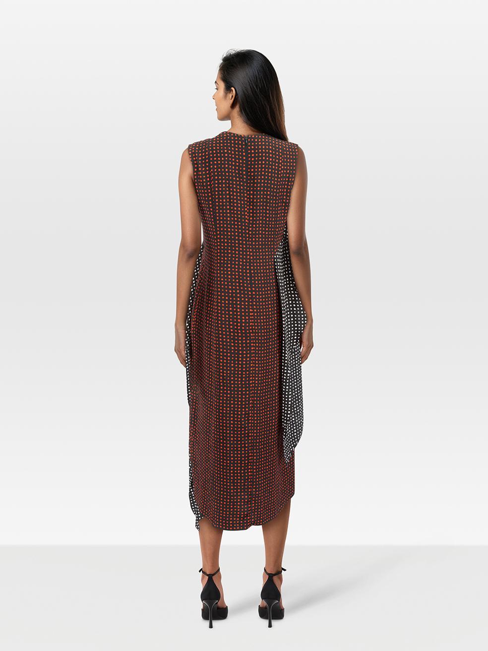 CONDIT ist sehr gut. Das Kleid weist nur minimale Gebrauchsspuren auf. Minimale Abnutzungserscheinungen an der Vorderseite der linken Schulter, wo das Gewebe an diesem gebrauchten Diane Von Furstenberg Designer-Wiederverkaufsartikel gerupft wurde.
