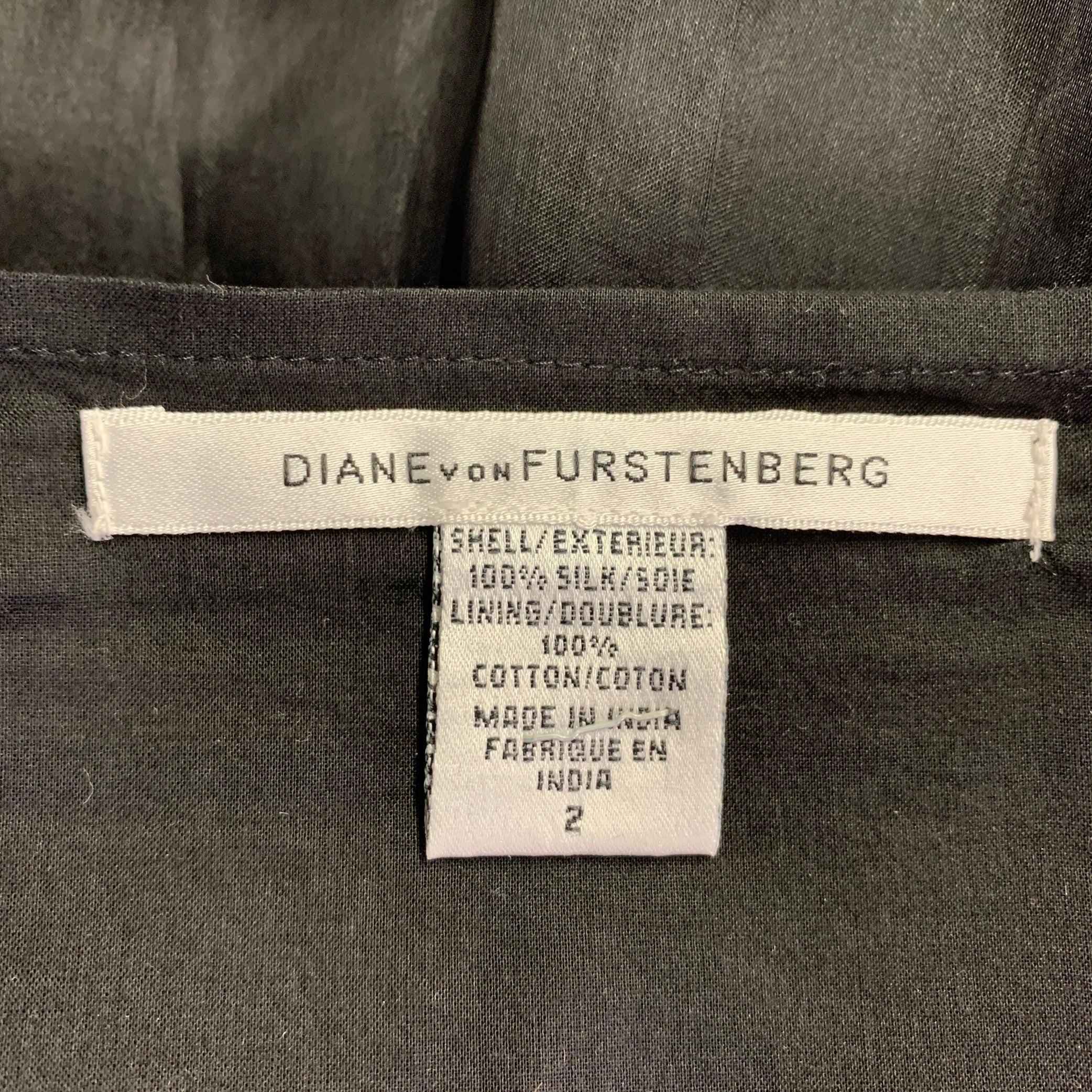 DIANE VON FURSTENBERG Size 2 Black Beige Silk Embroidered Pleated Skirt In Excellent Condition For Sale In San Francisco, CA