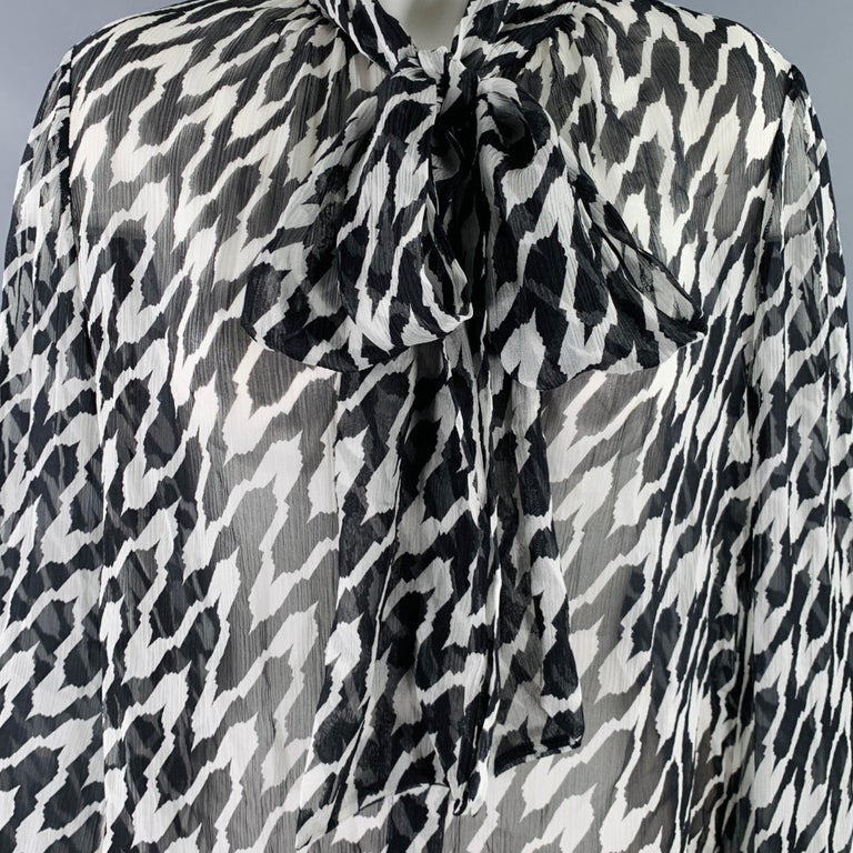 DIANE VON FURSTENBERG Blusa de gasa de seda jaspeada con lazo