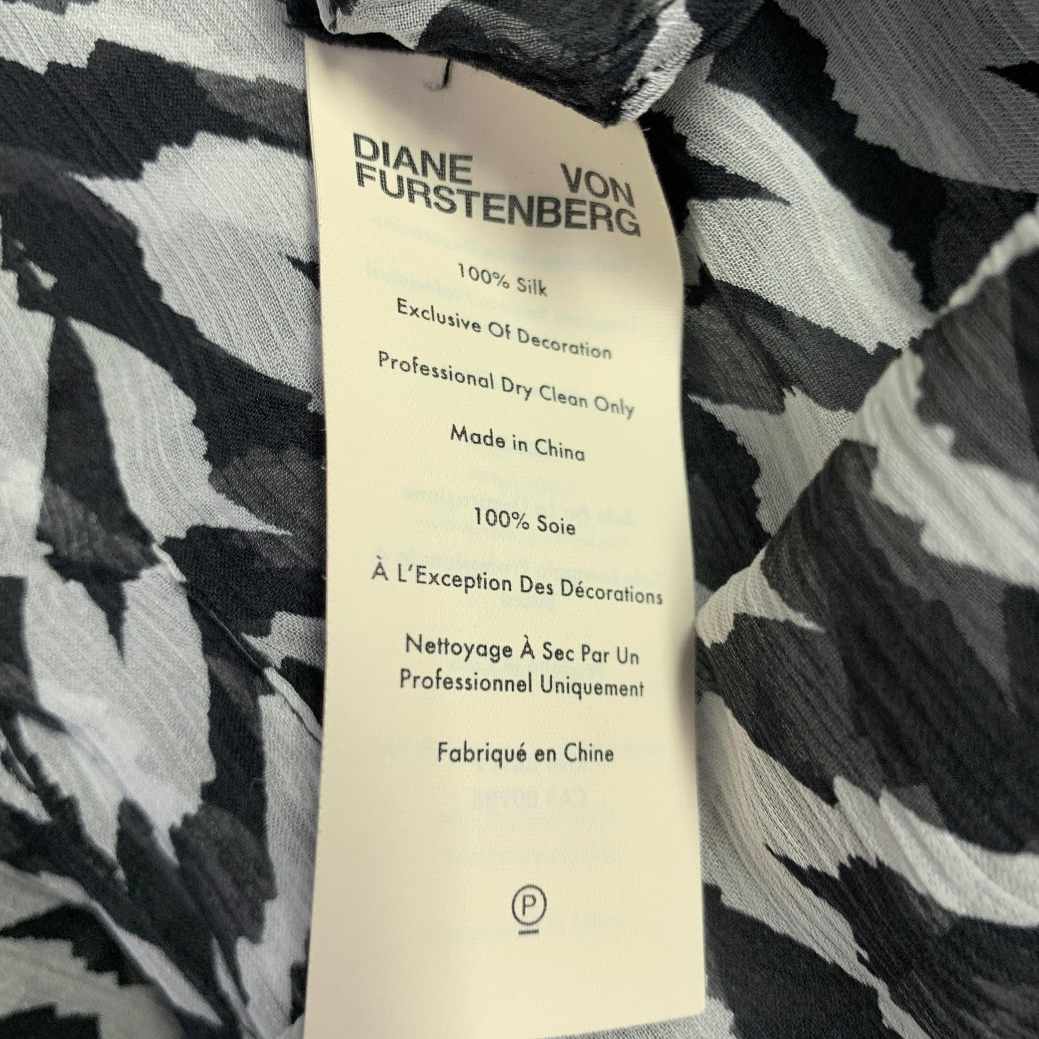 DIANE VON FURSTENBERG Size S Black White Silk Chiffon Marbled Pussybow Blouse For Sale 1