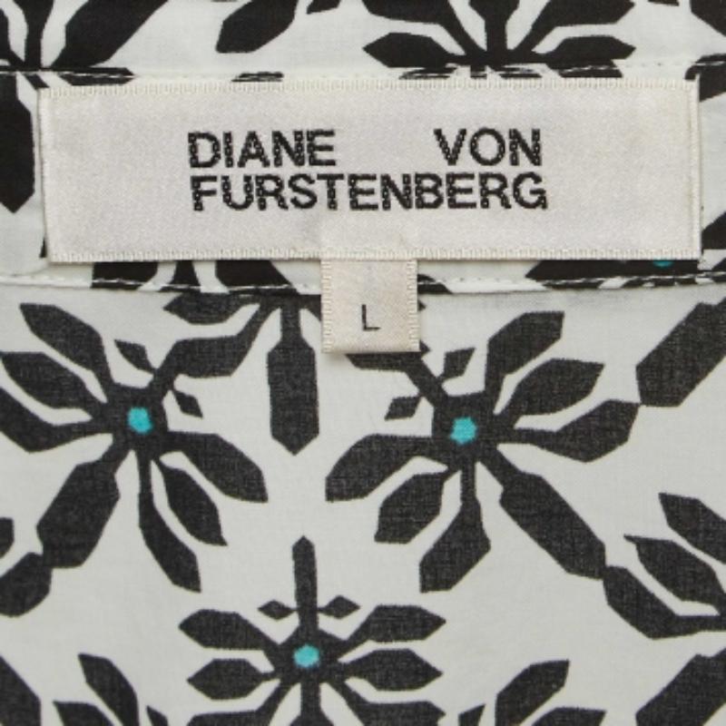 Diane von Furstenberg - Vestito a camicia in cotone con cintura e stampa floreale, bianco, L. In condizioni ottime in vendita a Dubai, Al Qouz 2