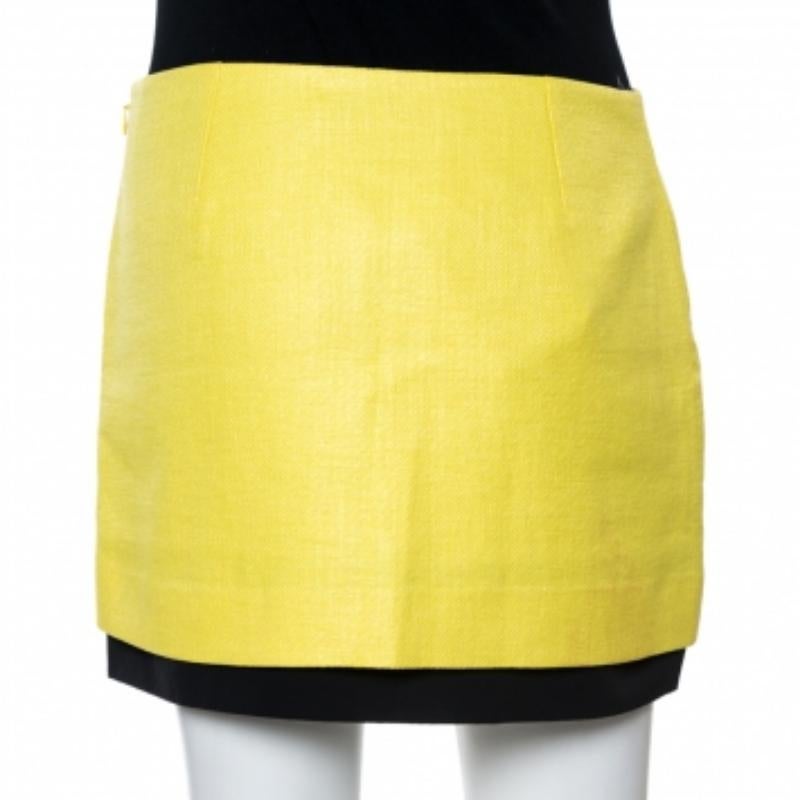 Diane Von Furstenberg Yellow Coated Raffia Elley Mini Skirt S In Good Condition For Sale In Dubai, Al Qouz 2