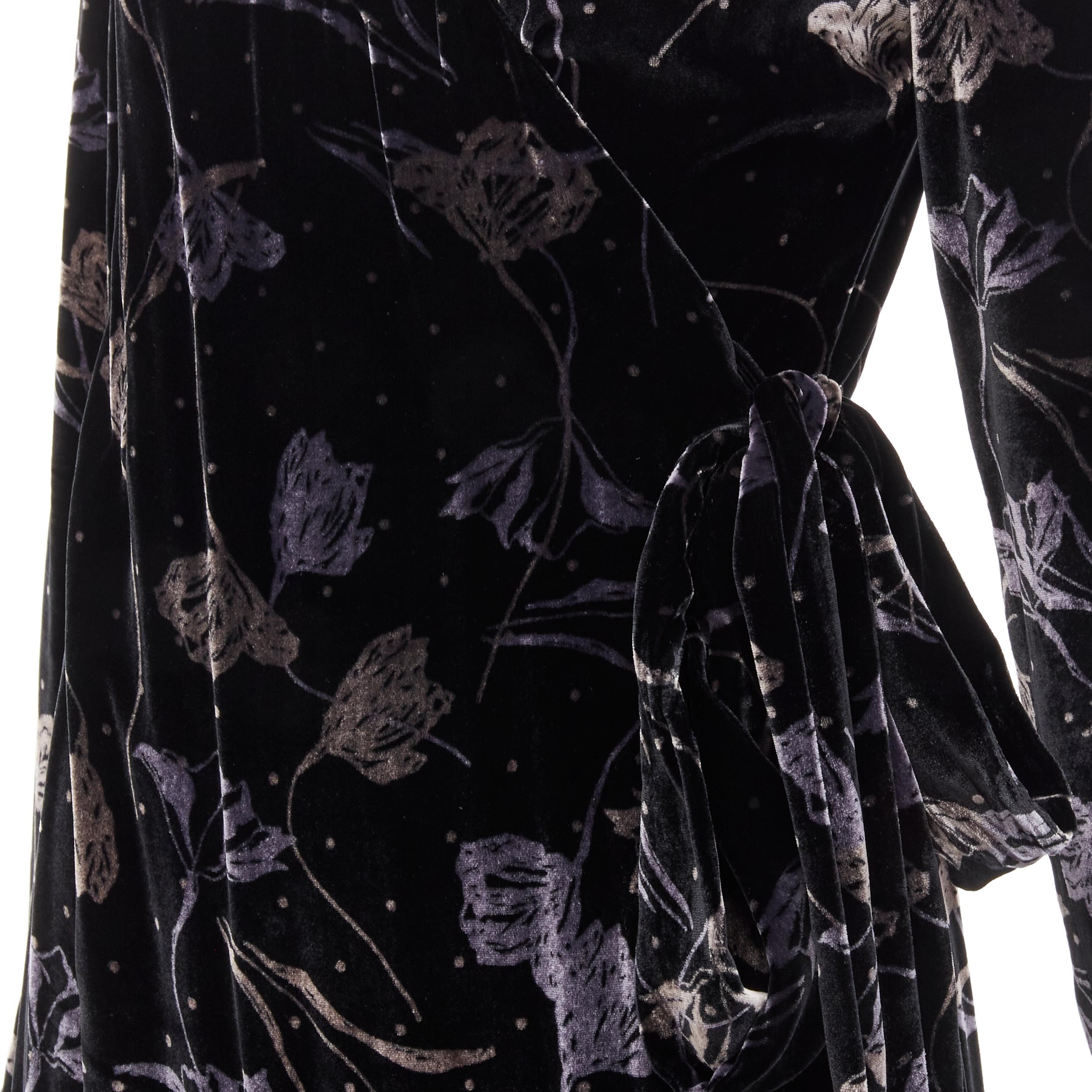 DIANE VON FUSTENBERG black floral print velvet wrap dress robe XS 
Reference: JACG/A00034 
Brand: Diane Von Fusternberg 
Material: Velvet 
Color: Black 
Pattern: Floral 
Closure: Wrap 
Extra Detail: Self wrap belts. 
Made in: China 

CONDITION: