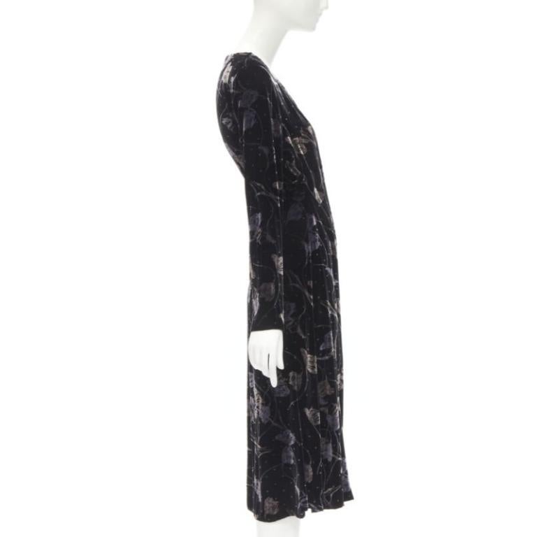 DIANE VON FUSTENBERG black floral print velvet wrap dress robe XS In Excellent Condition For Sale In Hong Kong, NT