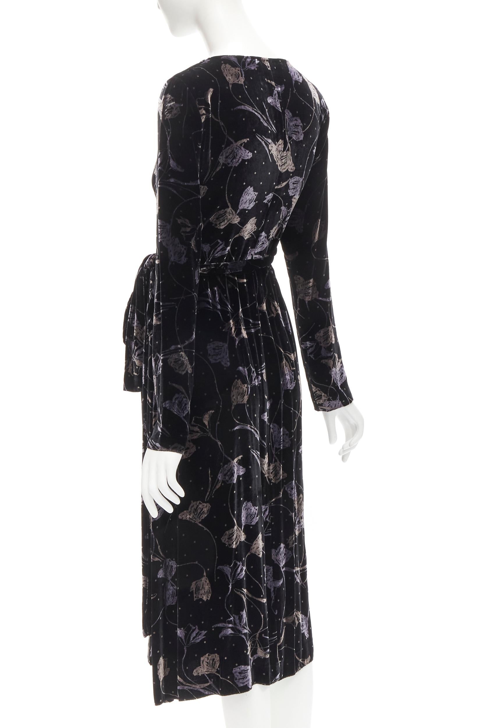 Black DIANE VON FUSTENBERG black floral print velvet wrap dress robe XS For Sale