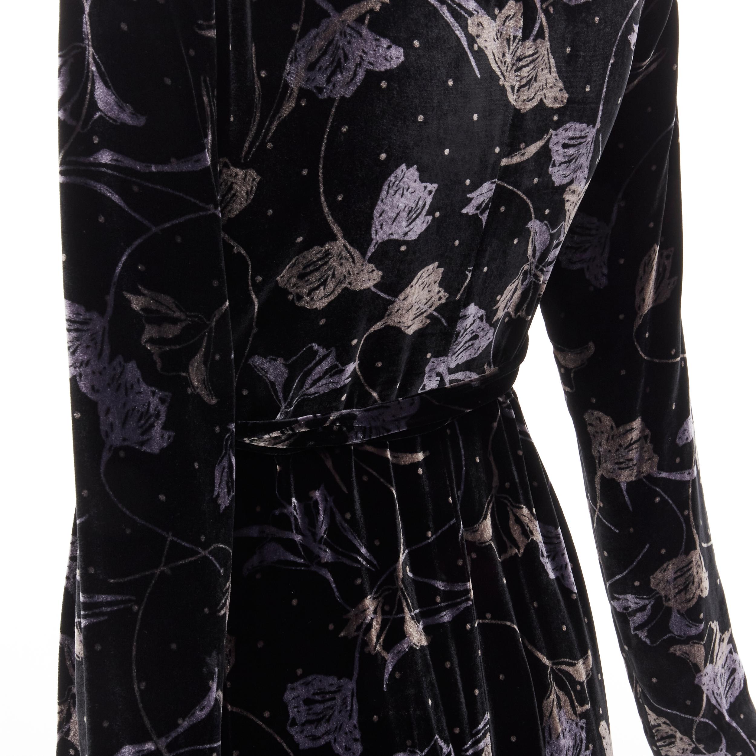 DIANE VON FUSTENBERG black floral print velvet wrap dress robe XS In Excellent Condition For Sale In Hong Kong, NT