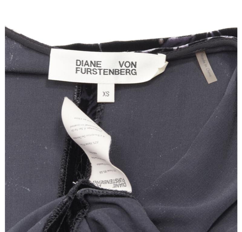DIANE VON FUSTENBERG black floral print velvet wrap dress robe XS For Sale 4