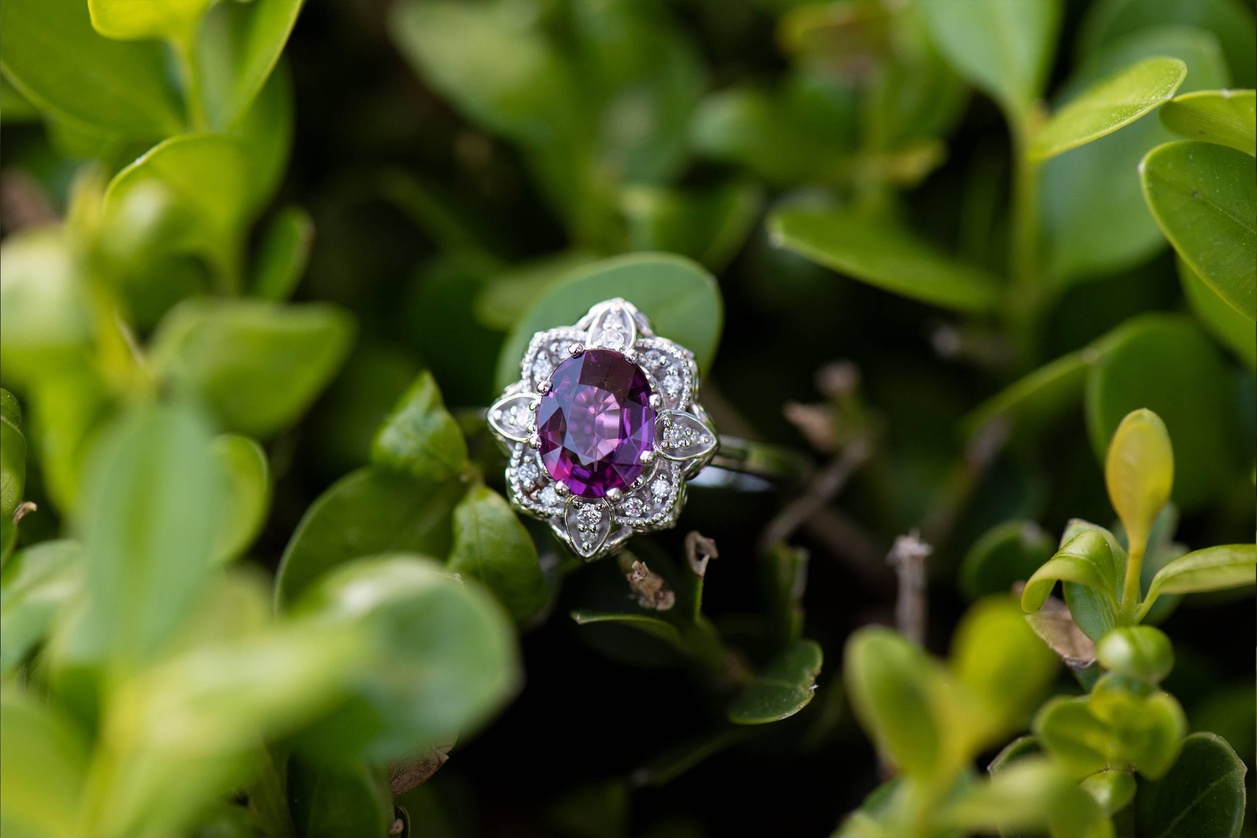 Dianna Rae Jewelry Floral 1.31 ct. Oval Grape Garnet Fashion Ring 14k In New Condition For Sale In Lafayette, LA