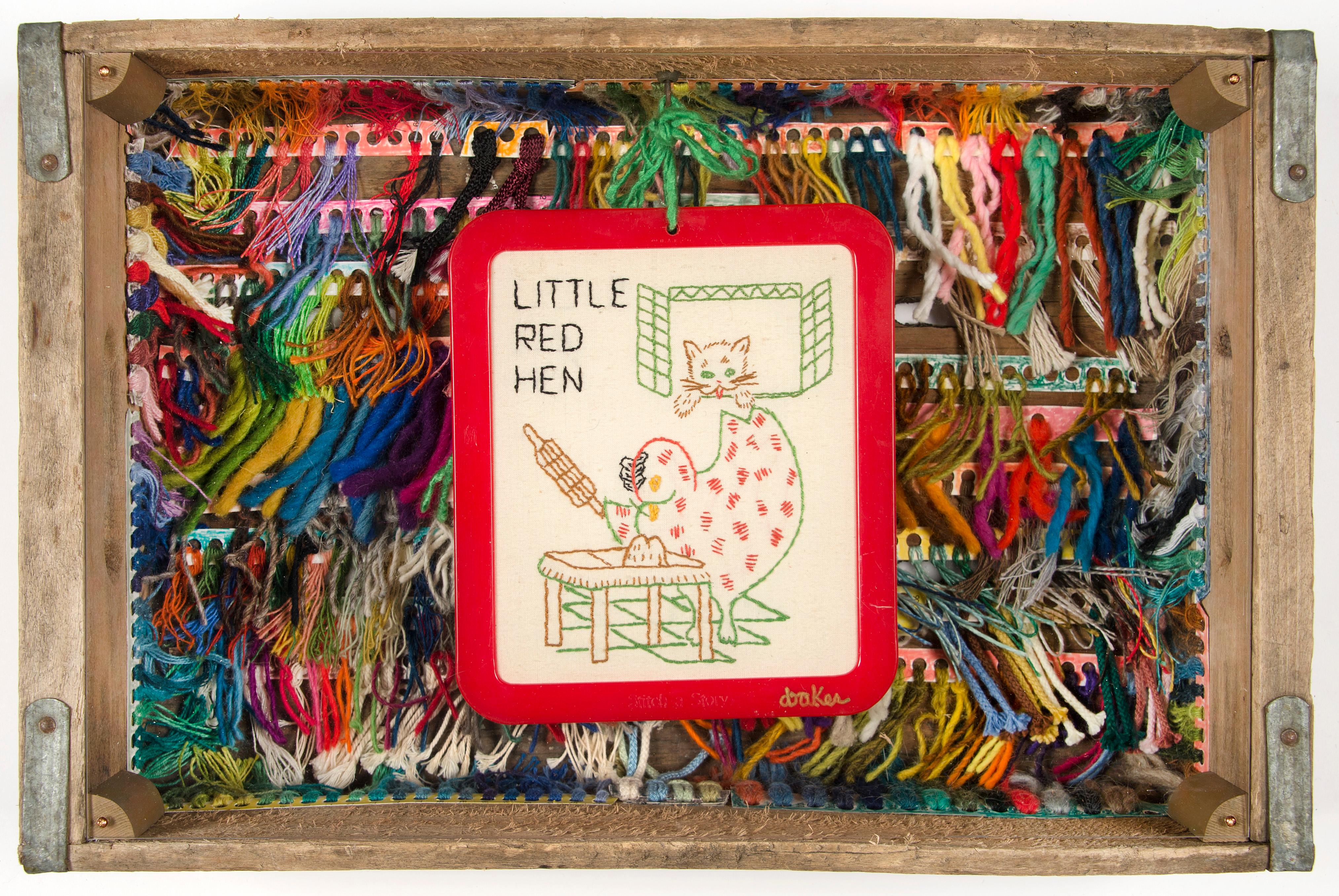 Abstract Sculpture Dianne Baker - Sculpture murale d'assemblage américaine contemporaine - Jouets colorés d'une artiste féminine