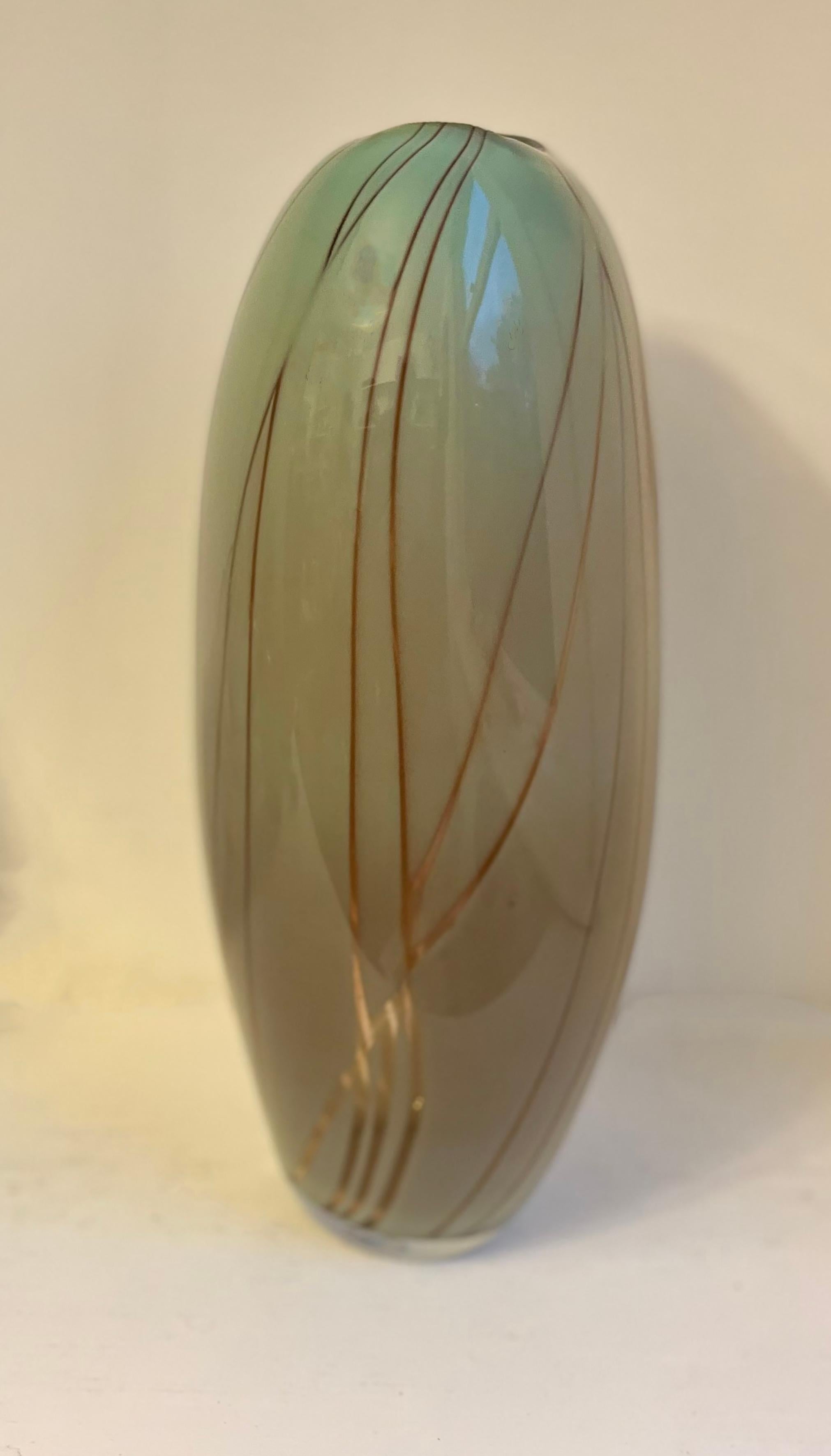 XXIe siècle et contemporain Dianthus Celoden verre soufflé vase unique Graal Glass, Michèle Oberdieck en vente