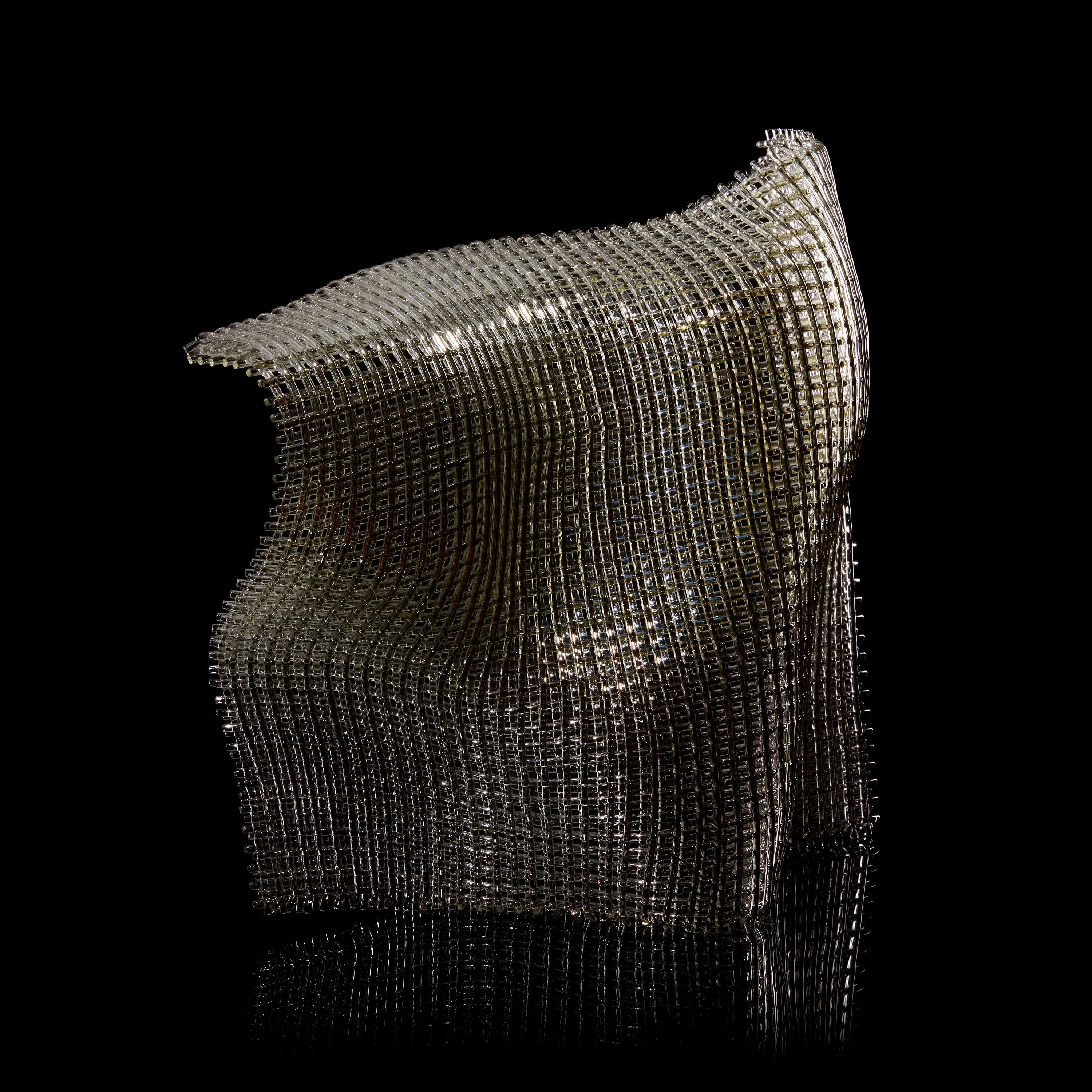 Diaphanous, una scultura in piedi in vetro iridescente di Cathryn Shilling in vendita 11
