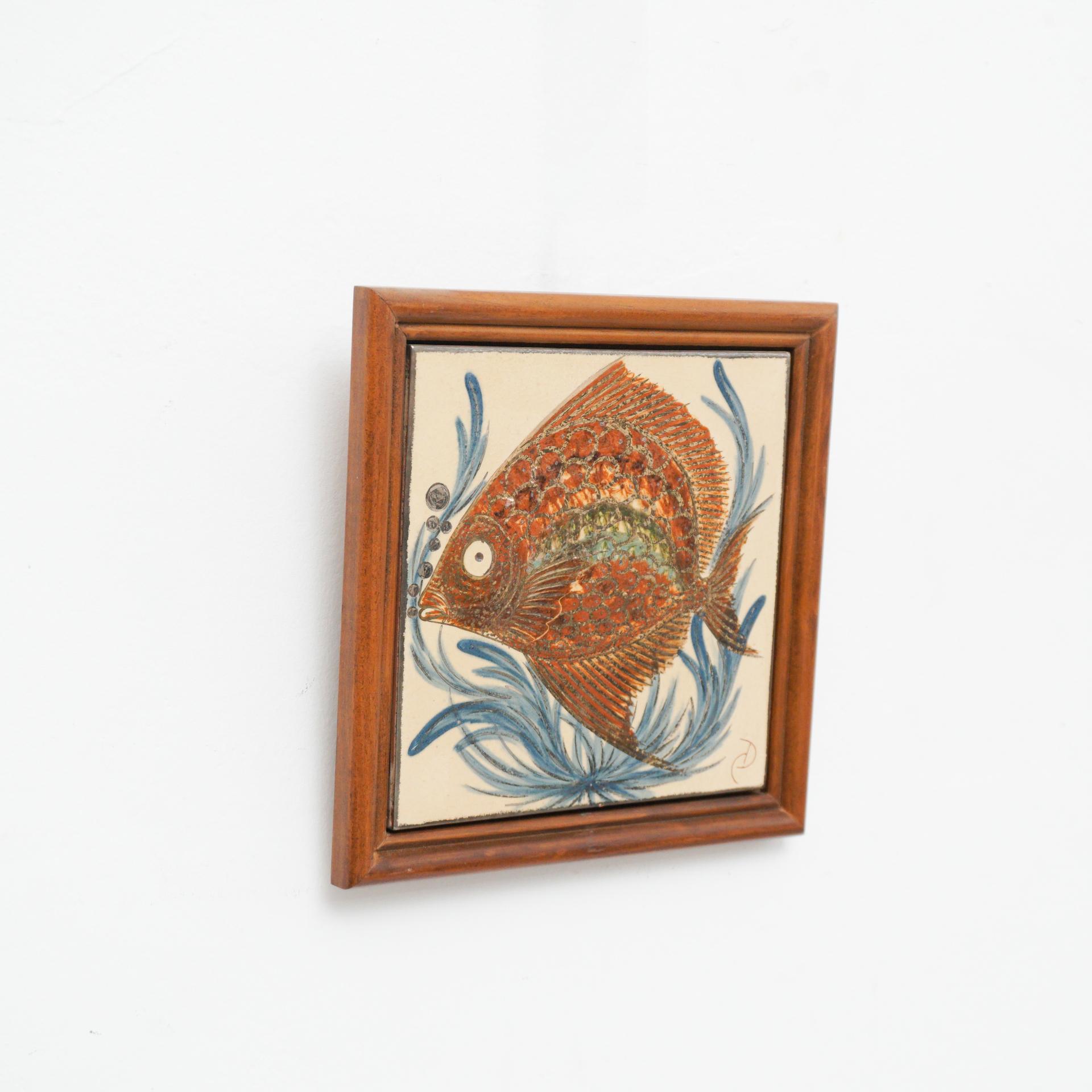 Ceramic hand painted Artwork of a fish by Catalan artist Diaz COSTA, circa 1960.
Framed. Signed.

In original condition, with minor wear consistent of age and use, preserving a beautiul patina.