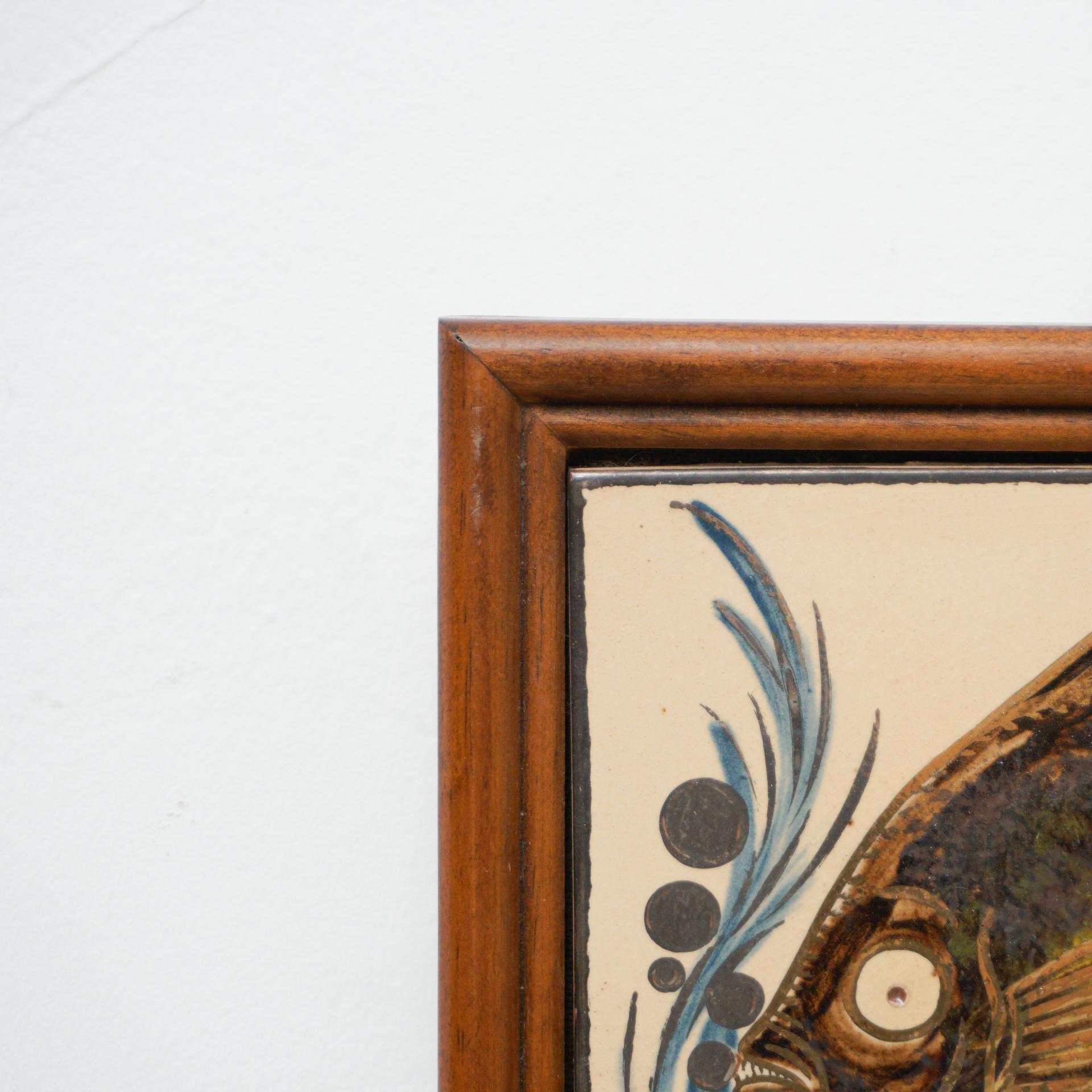 Ceramic hand painted Artwork of a fish by Catalan artist Diaz Costa, circa 1960.
Framed.

In original condition, with minor wear consistent of age and use, preserving a beautiul patina.