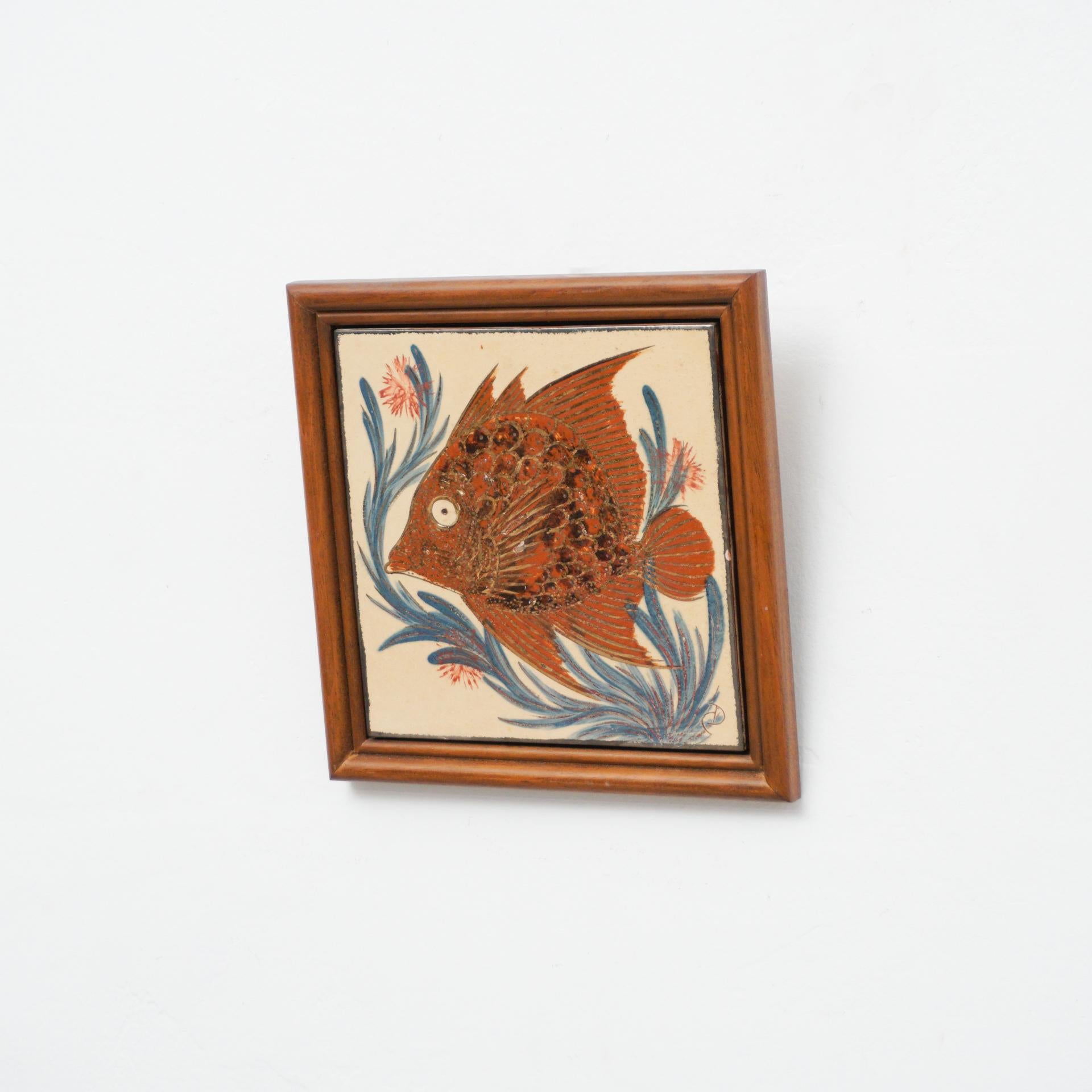 Ceramic hand painted artwork of a fish by Catalan artist Diaz Costa, circa 1960.
Framed.

In original condition, with minor wear consistent of age and use, preserving a beautiul patina.